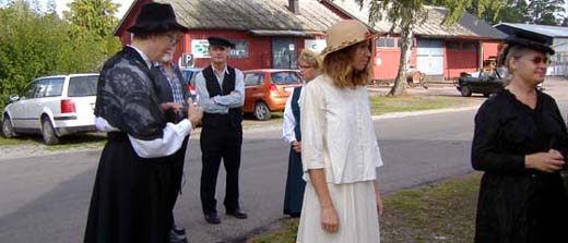 Samling vid Hantverkshuset.